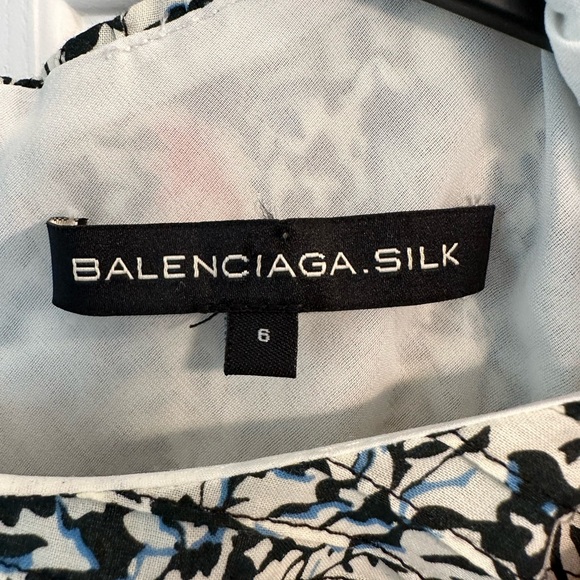 Balenciaga.silk cotton/silk top.  Beautiful, lined, and in excellent condition. - Picture 5 of 7